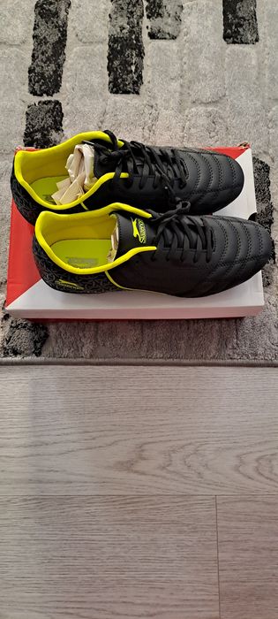 Vând adidasi mărimea 41