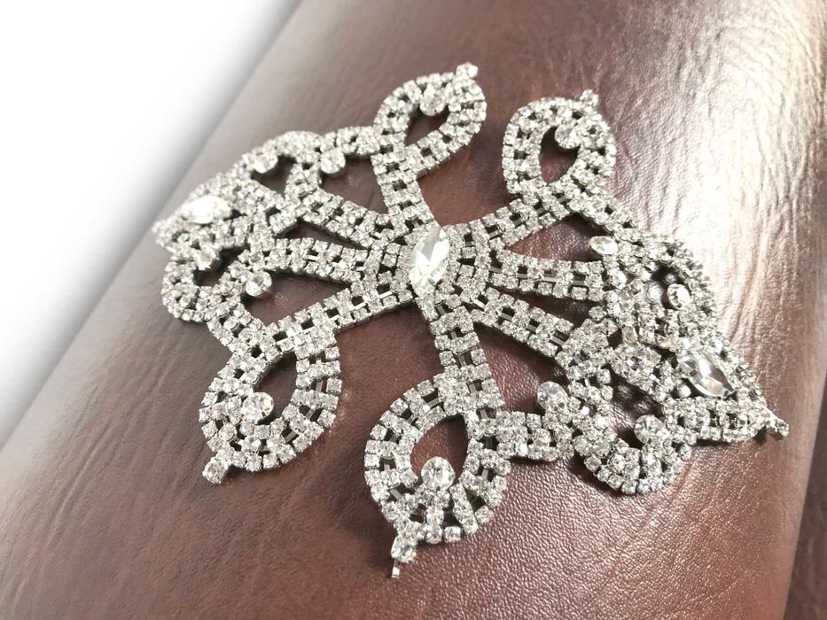 Aplicatie cu pietre deosebita, Decor rochie de mireasa