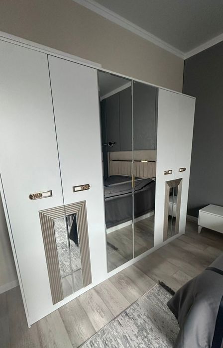 Срочно продам спальный гарнитур.