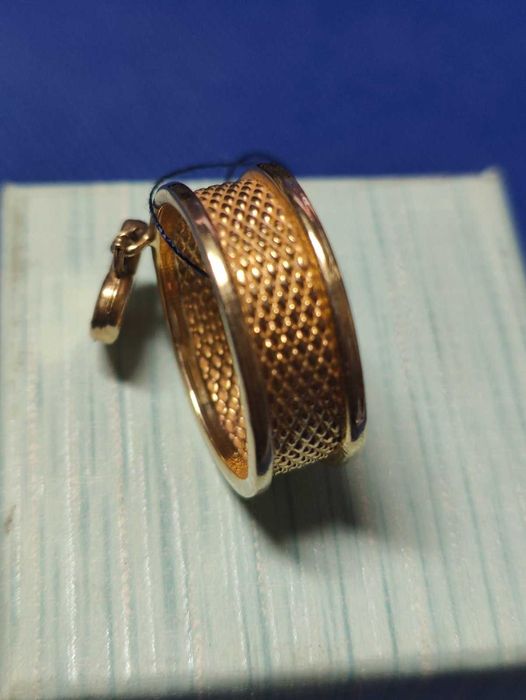 Златен пръстен с висулка 14к
3.18гр 
62р-р