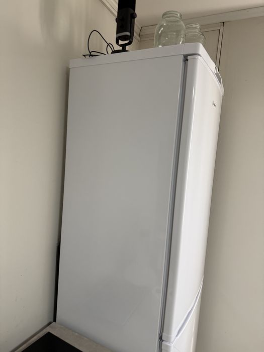 Холодильник indesit