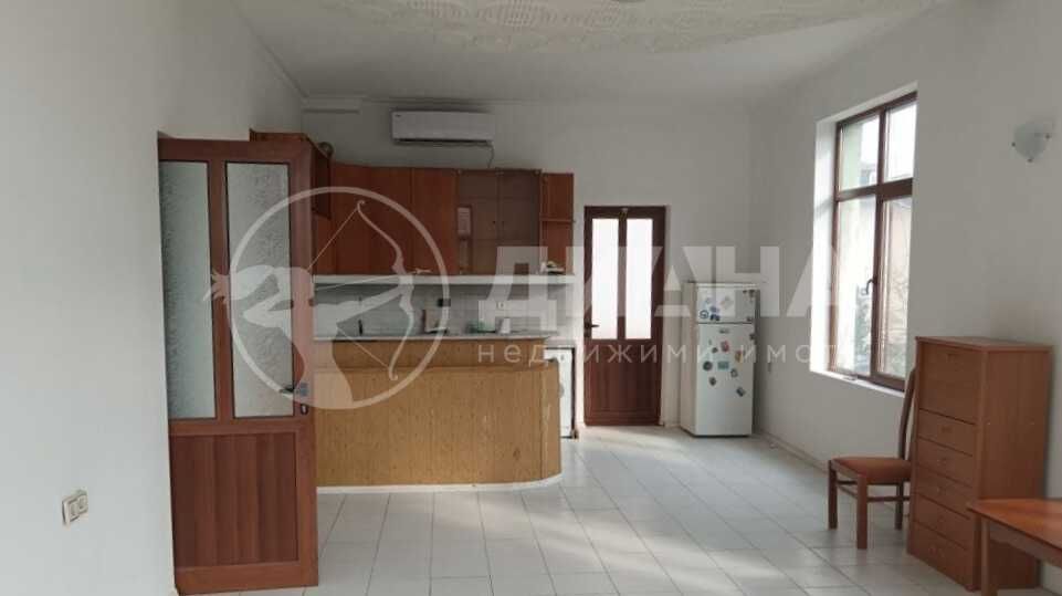 Продава се Тристаен апартамент в Пловдив, Център - 115 кв.м за 1522 €/кв.м - Снимка #3