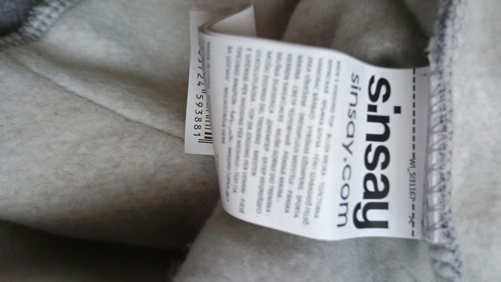 Продавам нов суичър Marvel ,размер Ххл