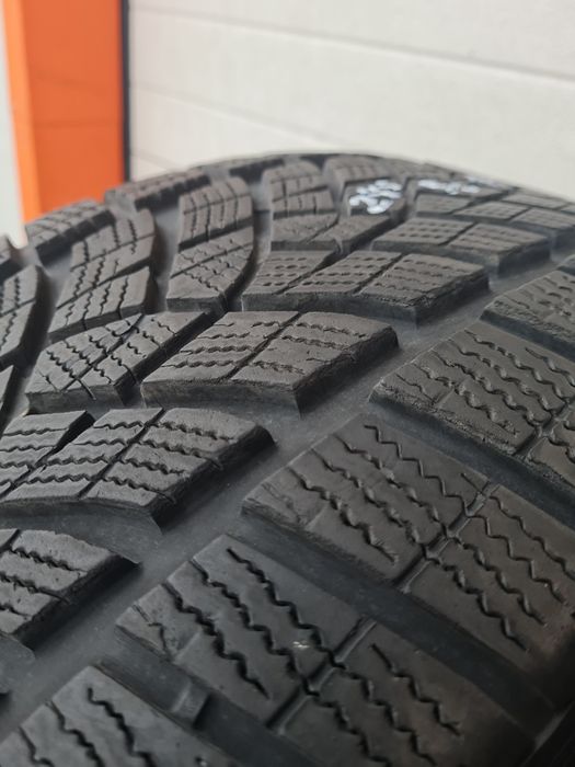 Зимни гуми 4 броя GOODYEAR UltraGrip 245 50 R19 дот 3523