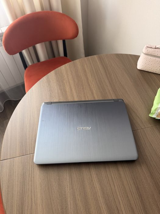 Ноутбук Asus i3-7020U