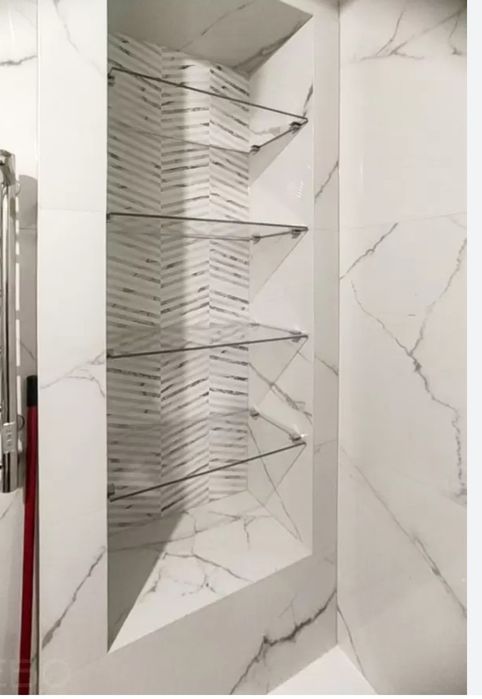 Стеклянные полки.