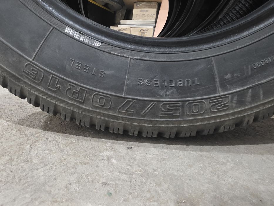 Покрышка 205 70 R16