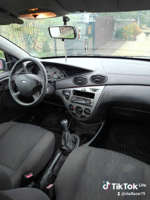 Vând Ford focus 1