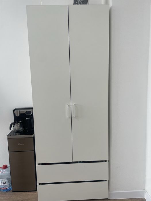 Продаю белый шкаф,состояние отличное