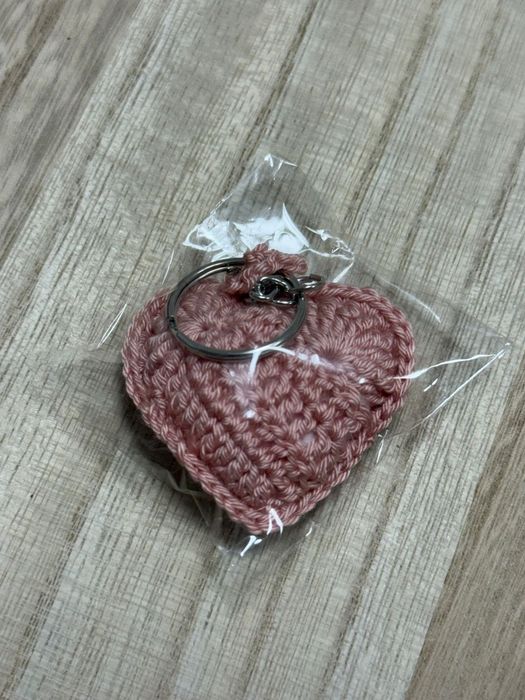 Breloc Handmade Tricotat Roz Pal