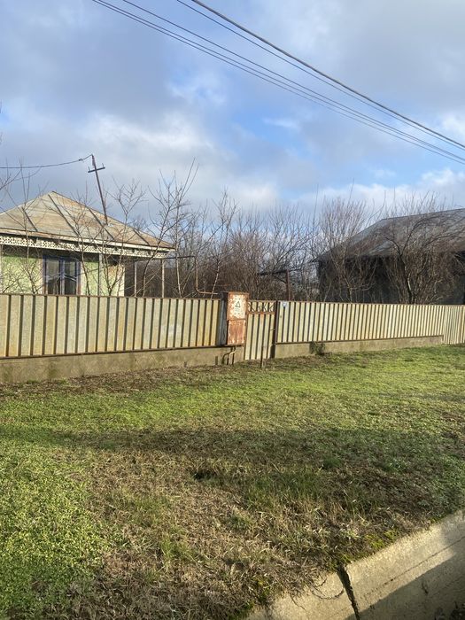 Casa batrâneasca de vanzare  + teren intravilan