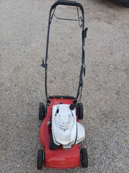 Бензинова самоходна косачка