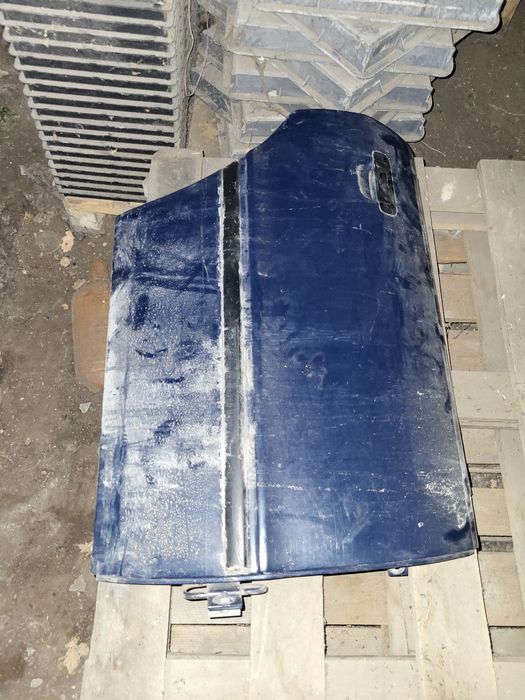 Дверь правая передняя audi b4