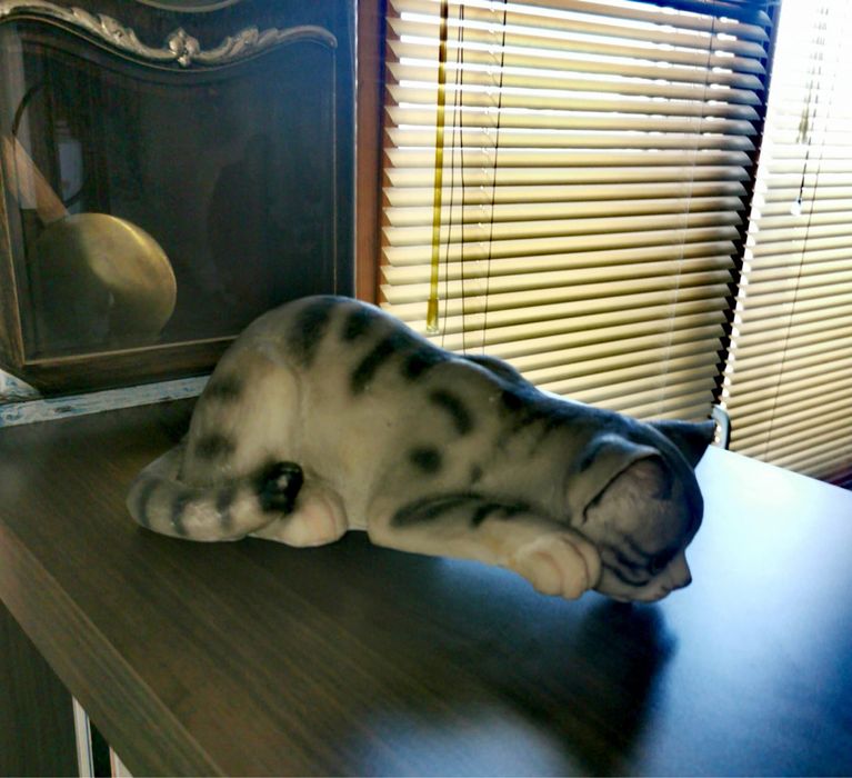 Котка фигура пластика скулптура на котенце изключително реалистично !