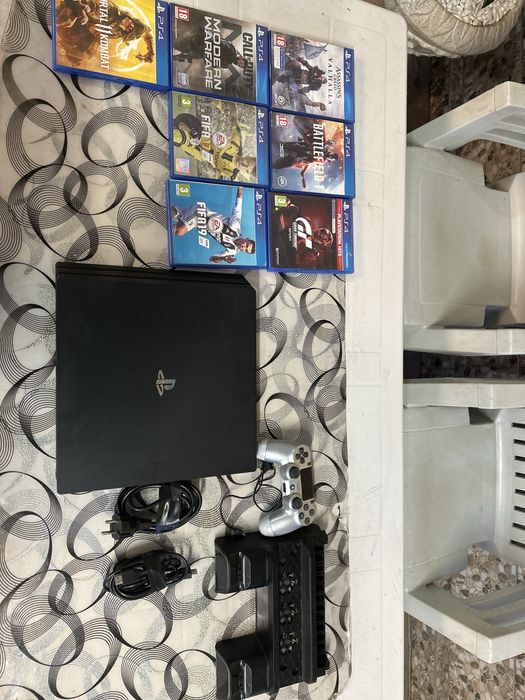 Ps4 pro с 7 игри