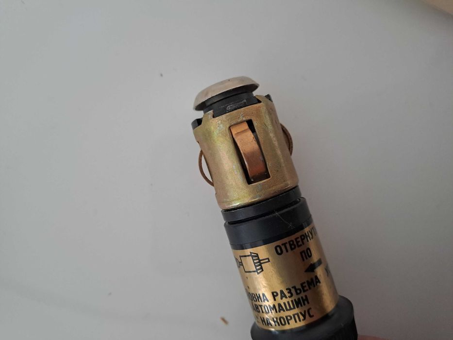 Старо зареждащо устройство зарядно за кола руско