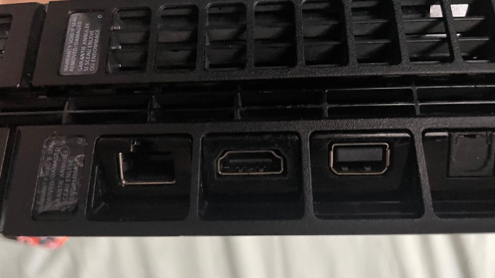 PS 4 plus un joystick