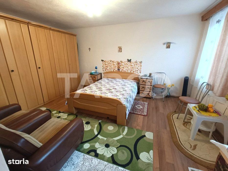 Casa cu 4 camere si curte 400 mp cu acces auto de vanzare in Selimbar