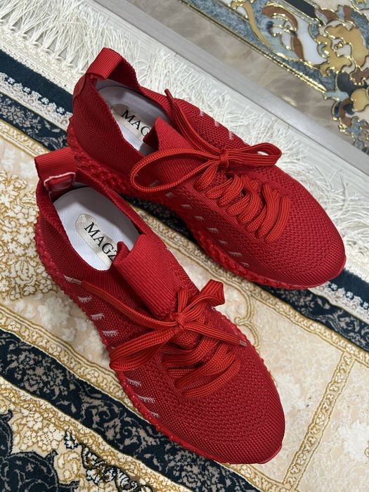 Классные кроссовки от Magza