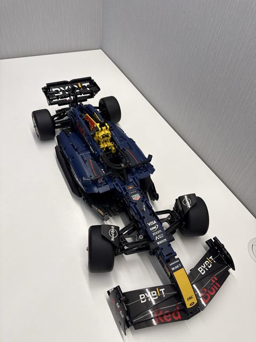 Болид LEGO Technic Oracle Red Bull Racing RB20 F1 (LUX аналог)
