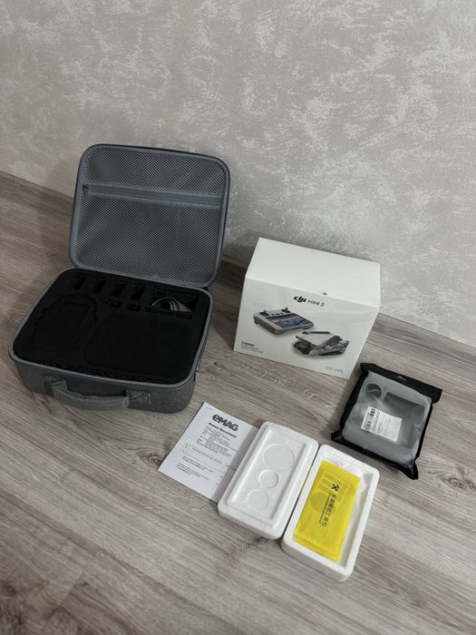Drona DJI Mini 3 / Fly More Combo / Controler R.C / Noua / Sigilata.