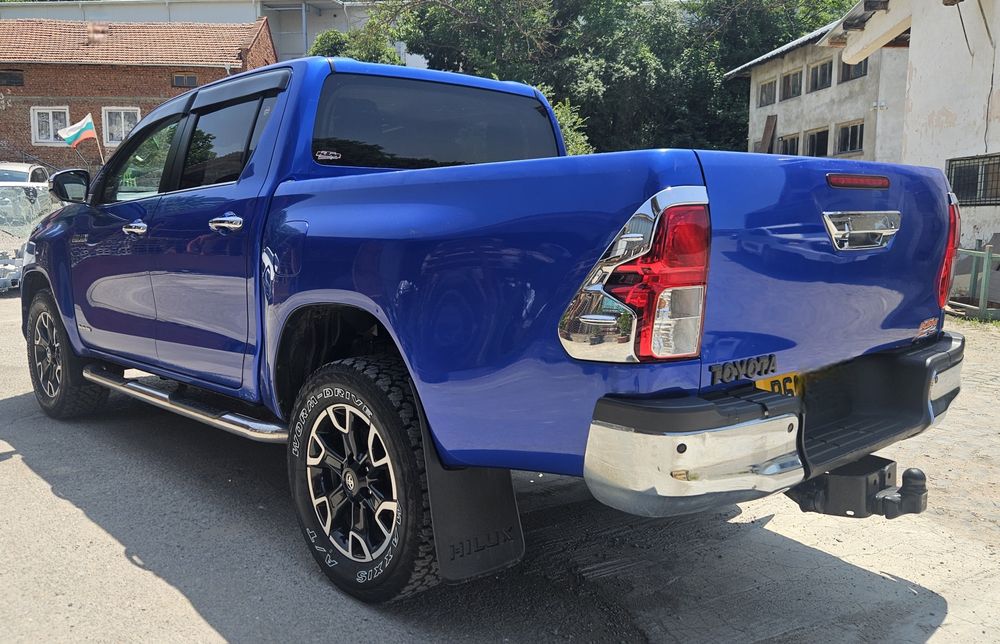 Toyota Hilux 2.4d На Части