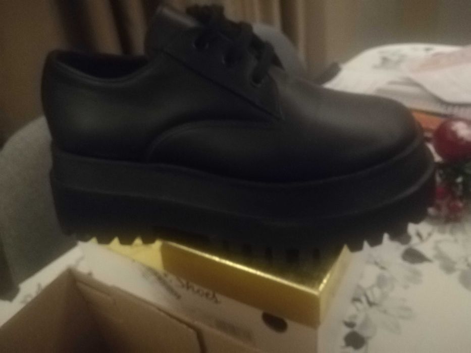 Обувки на ток; елегантни; боти, ботуши.