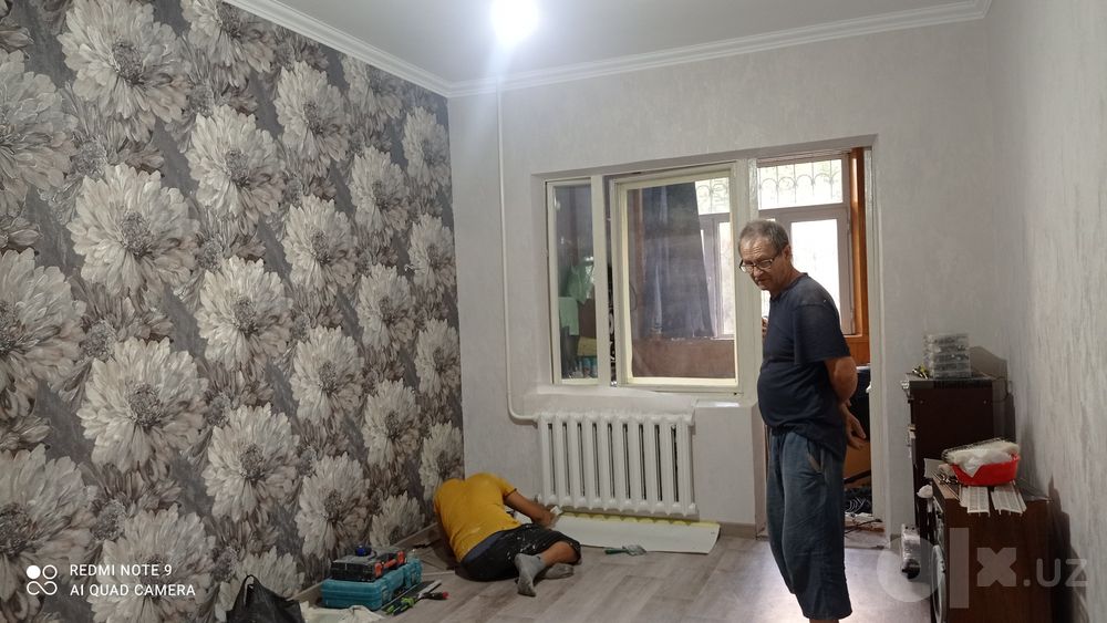 По краска. Обои по клеим. Аккумулятор и качественно