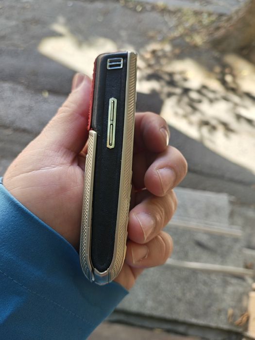 Телефон - vertu Ferrari