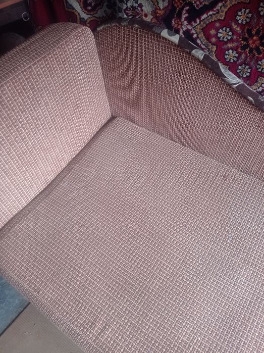 Срочно продам диван