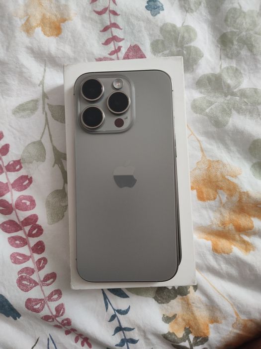 Vând iPhone 15 pro