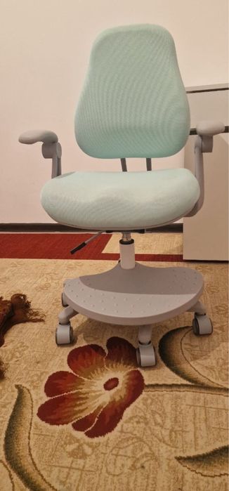 продам кресло детское анотамическое