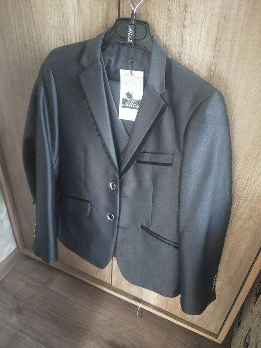 Продам костюм "Тройка"для мальчика