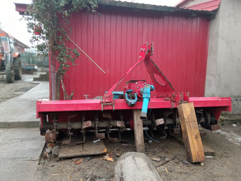 De vânzare freza de pământ