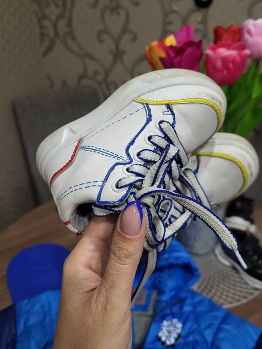 Кроссовки и ботиночки р. 22..