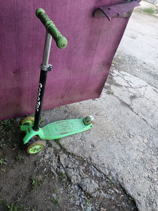 Продам детские самокаты.