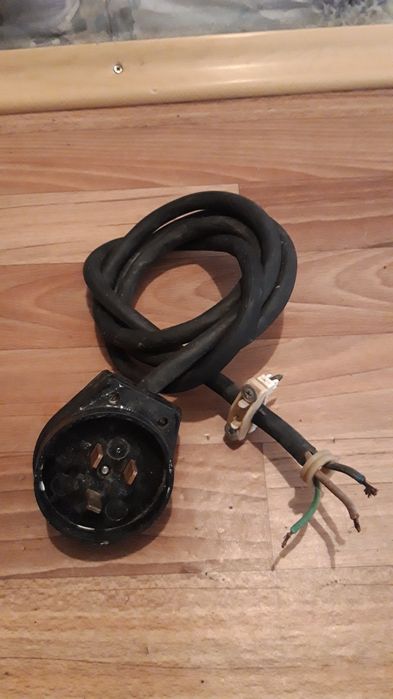 Кабель трёх и двух жил.