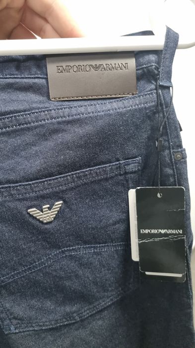 Vand pantaloni Emporio Armani noi nefolositi cu eticheta