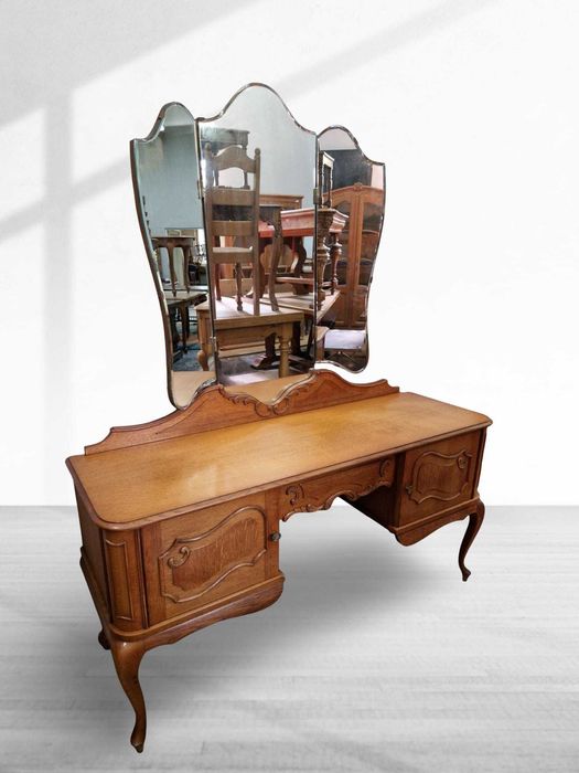 Тоалетка масив с тройно огледало