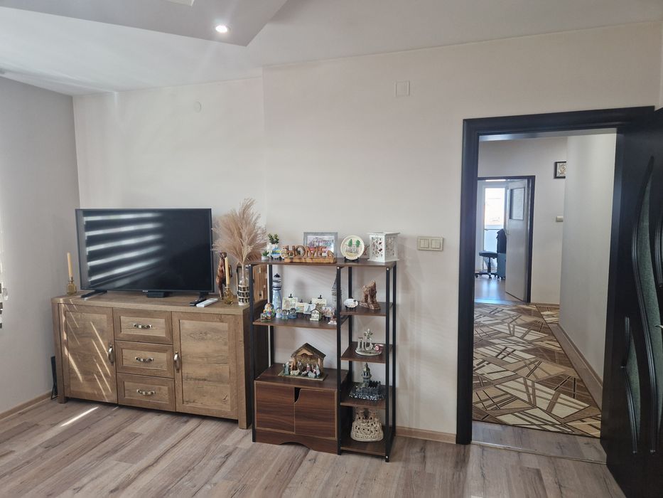 Продава се Тристаен апартамент в Асеновград - 110 кв.м за 742 €/кв.м - Снимка #3