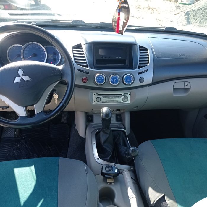 Vând Mitsubishi L200