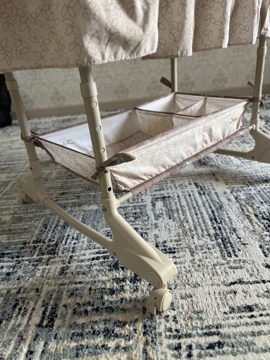 Люлка манеж на колесах