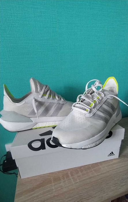 Малко носени маратонки Adidas