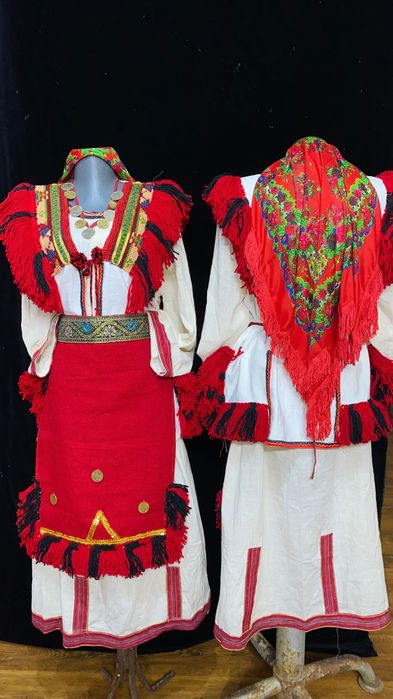 Продовом Пирински носии