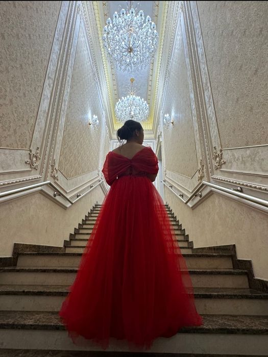 Вечернее красное платье