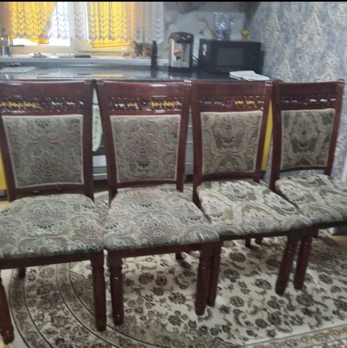 Продам стулья в количестве 8 штук!