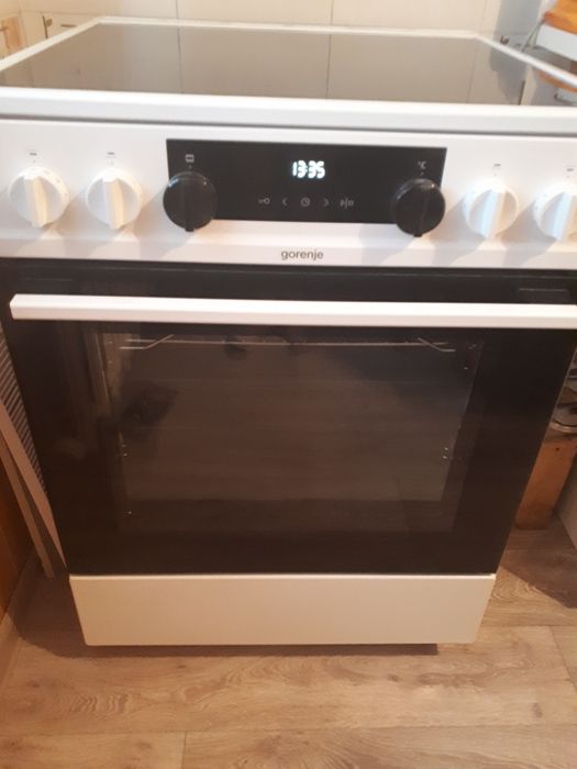 Продам новую электроплиту