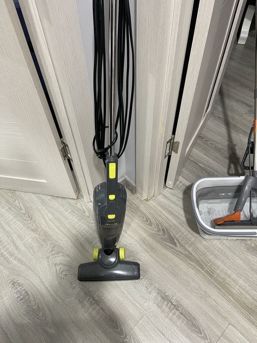 Вертикальный легкий пылесос