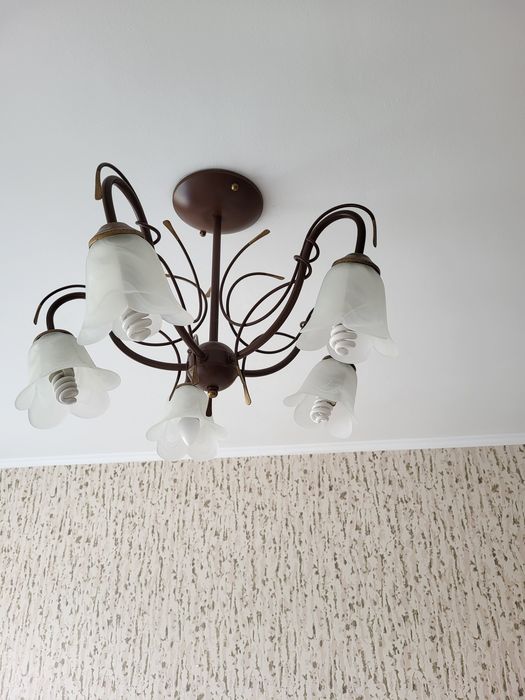 Продаётся люстра