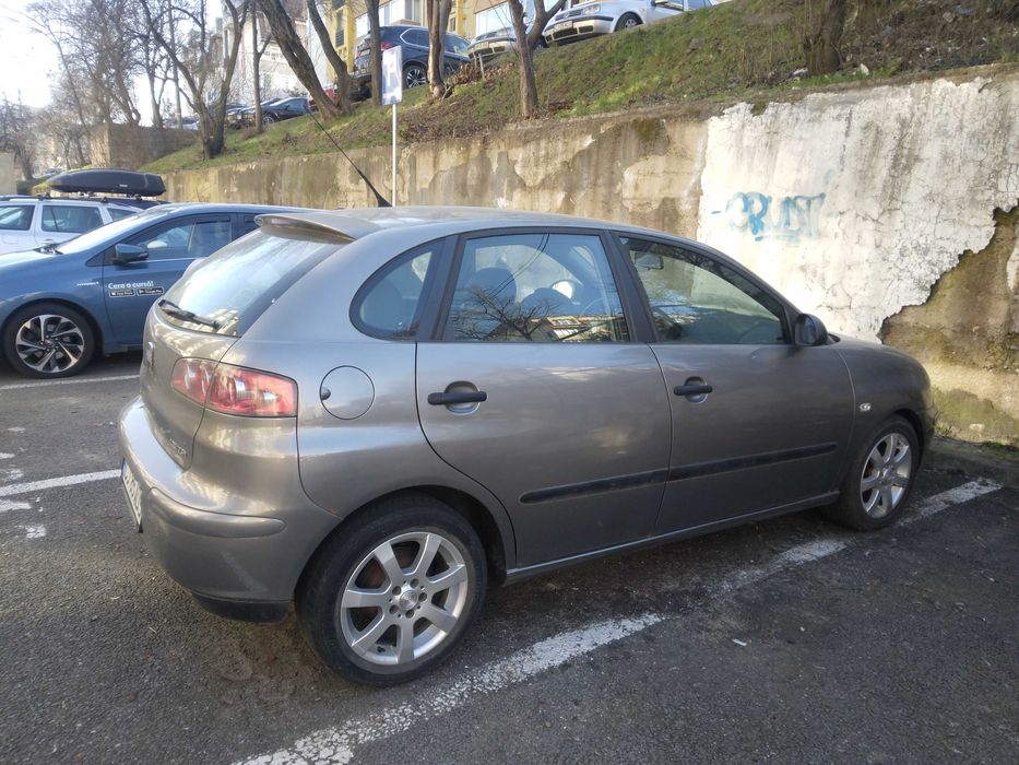 Vand seat ibiza argintiu 5 usi, din 2003,   1.2 cp Benzină